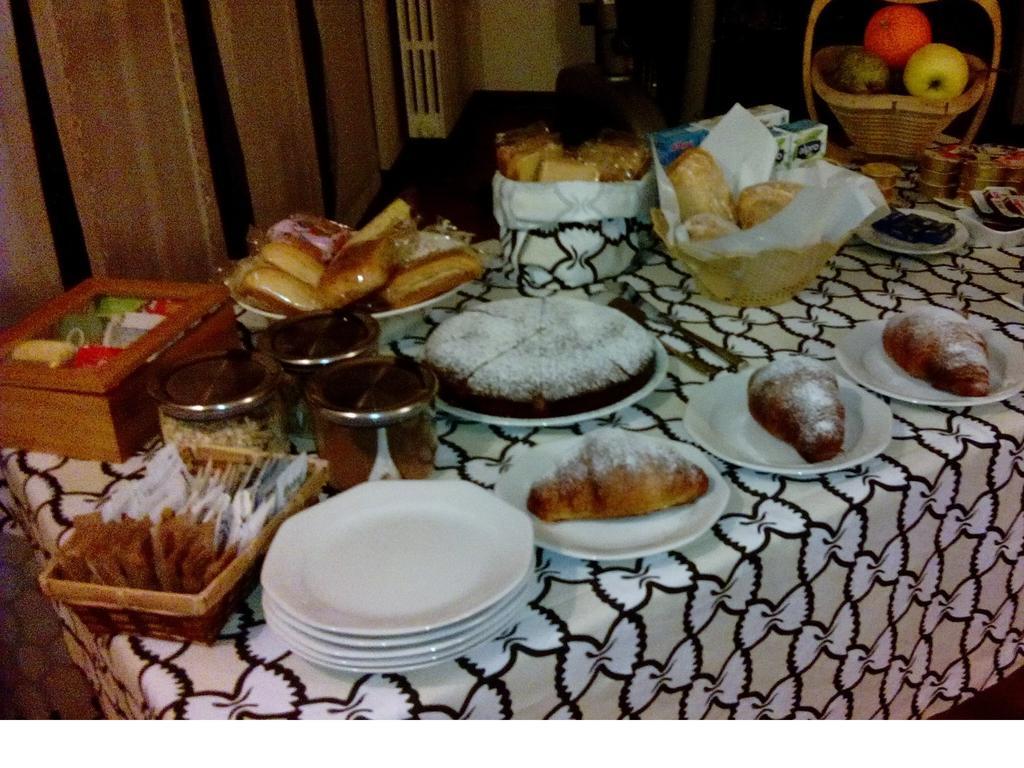 Crespi House Bed and Breakfast Parabiago Δωμάτιο φωτογραφία